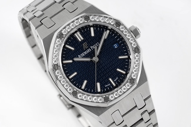 8F factory Audemars Piguettop-tier watch women's blue dialsteel braceletautomatic movement34mm Royal Oak series new watch front view