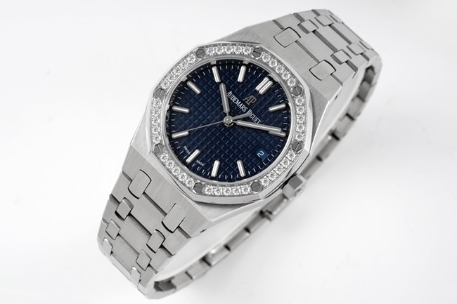 8F factory Audemars Piguettop-tier watch women's blue dialsteel braceletautomatic movement34mm Royal Oak series new watch front view