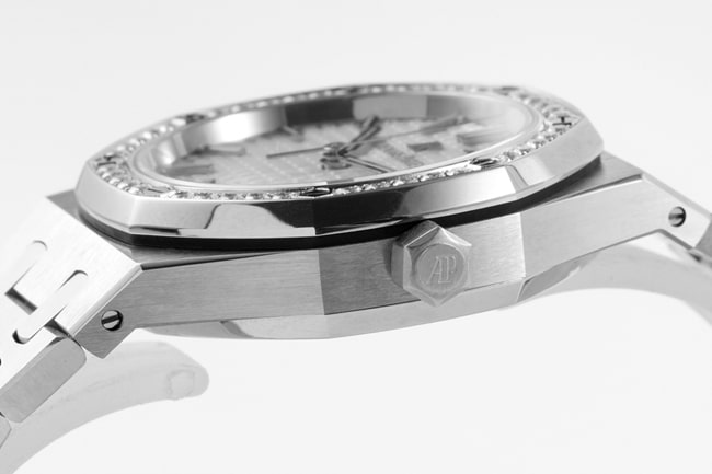 8F factory Audemars Piguettop-tierhigh-quality watch women's white dial 34mm automatic movement Royal Oaksteel bracelet watch side view