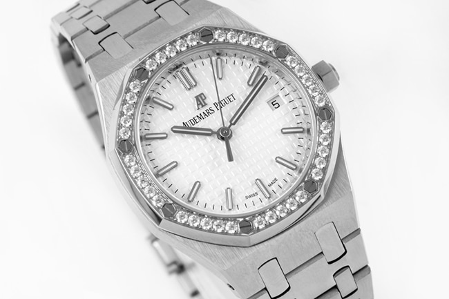 8F factory Audemars Piguettop-tierhigh-quality watch women's white dial 34mm automatic movement Royal Oaksteel bracelet watch front view