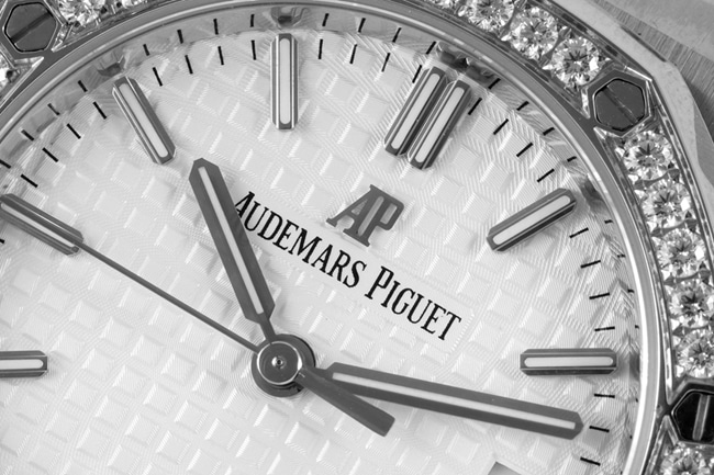 8F factory Audemars Piguettop-tierhigh-quality watch women's white dial 34 mm automatic movement Royal Oaksteel bracelet watch detail shots