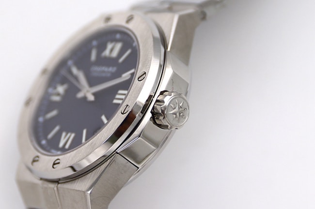 Chopardhigh-quality watch men's blue dial Alpine Eagle ALPINE EAGLE series automatic movementsteel bracelet watch side view