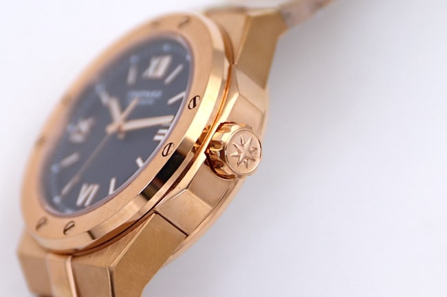 top-tier replicaChopardhigh-quality watch men's blue dial gold steel braceletALPINE EAGLE series 41 mm automatic movement watch side view