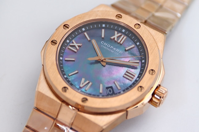 top-tier replicaChopardsuper watch men's blue dial gold steel braceletautomatic movementALPINE EAGLE series 41mm watch front view