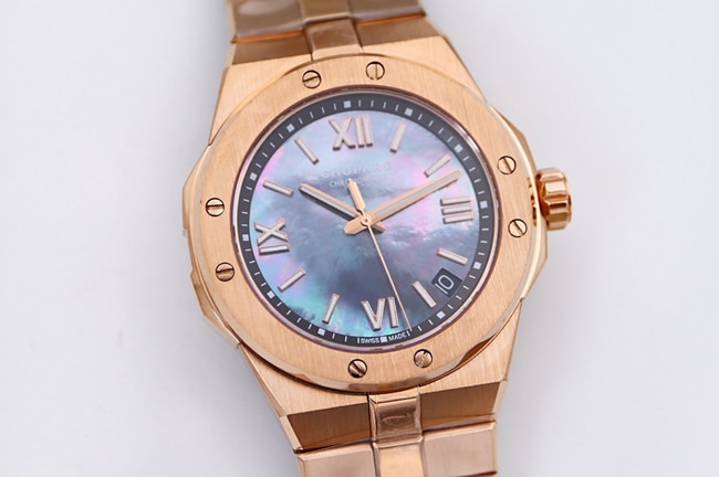 top-tier replicaChopardsuper watch men's blue dial gold steel braceletautomatic movementALPINE EAGLE series 41mm watch front view