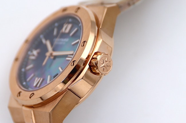 top-tier replicaChopardsuper watch men's blue dial gold steel braceletautomatic movementALPINE EAGLE series 41mm watch side view