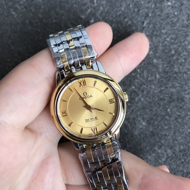 DK factory top-tier replicaOmegareplica watch women's gold plate gold belt butterfly flying series quartz watch front view