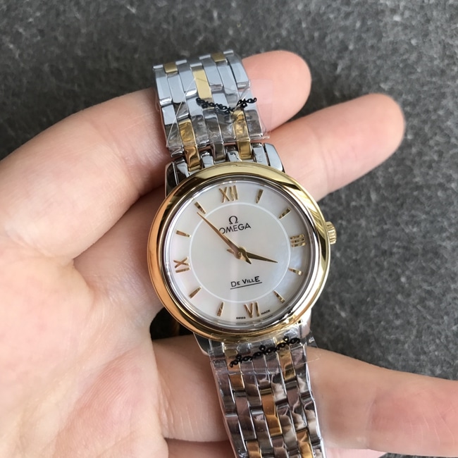 DK factory top-tier replicaOmegasuper watch women's white dial gold steel bracelet new quartz Diefei series watch front view