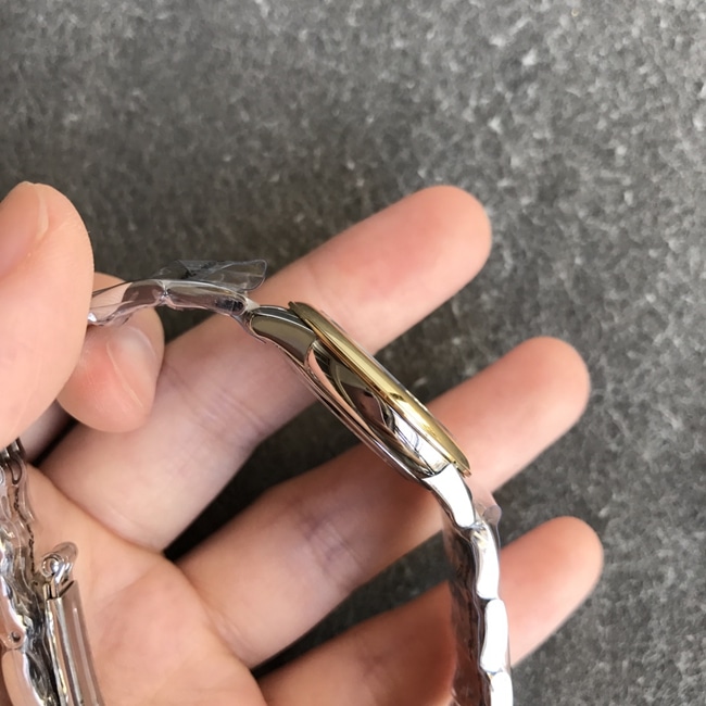 DK factory top-tier replicaOmegahigh-quality watch women's white dial Diefei series quartzsteel bracelet watch side view