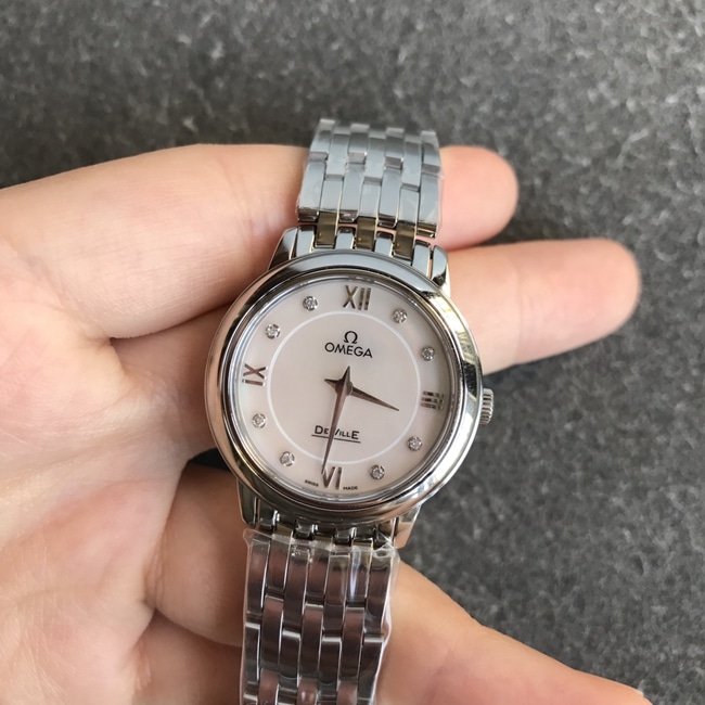 DK factory top-tier replicaOmegahigh-quality watch women's white dialsteel bracelet natural real diamond new butterfly flying series quartz watch front view
