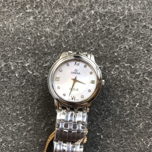 DK factory top-tier replicaOmegahigh-quality watch women's white dialsteel bracelet natural real diamond new butterfly flying series quartz watch front view