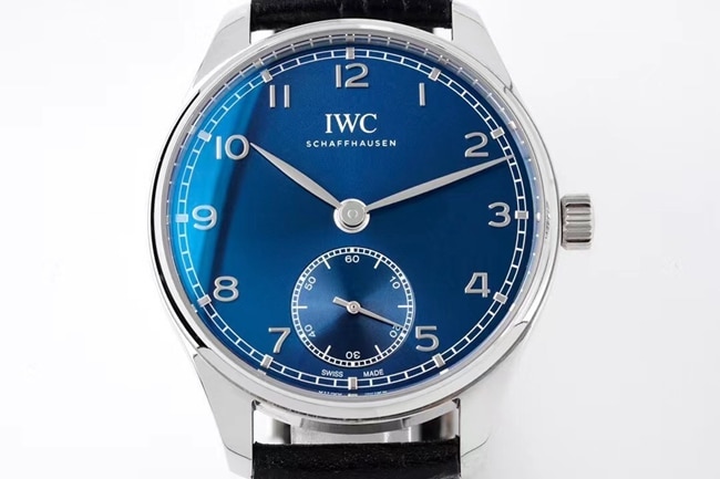 ZF Factorytop-tier replicaIWChigh-quality watch men's blue dial black belt Portuguese series automatic movementleather strap watch front view