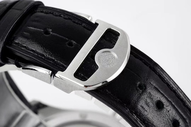ZF Factorytop-tier replicaIWChigh-quality watch men's blue dial black belt Portuguese series automatic movementleather strap watch front view
