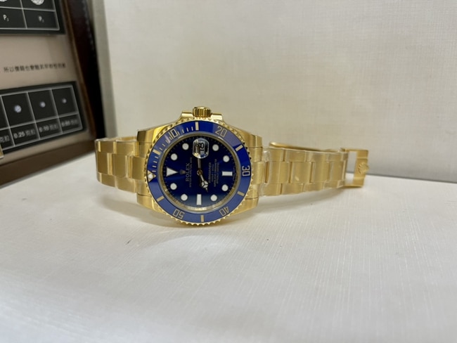 Top-tier watch Rolex men's blue dial gold band blue Submariner automatic movement watch front view