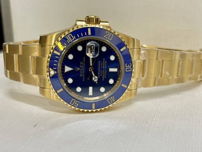 Top-tier watch Rolex men's blue dial gold band blue Submariner automatic movement watch front view