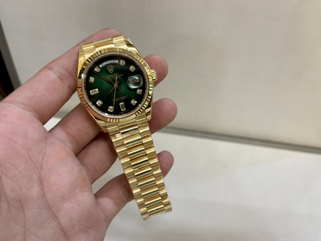 top-tier watch Rolex men's green dial gold belt Datejust South African real diamond mechanical watch front view