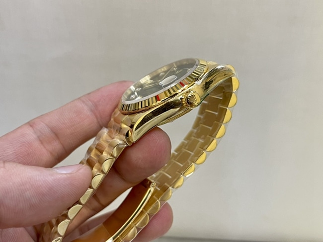 Top-tier watch Rolex men's green dial gold belt Datejust South African real diamond mechanical watch side view