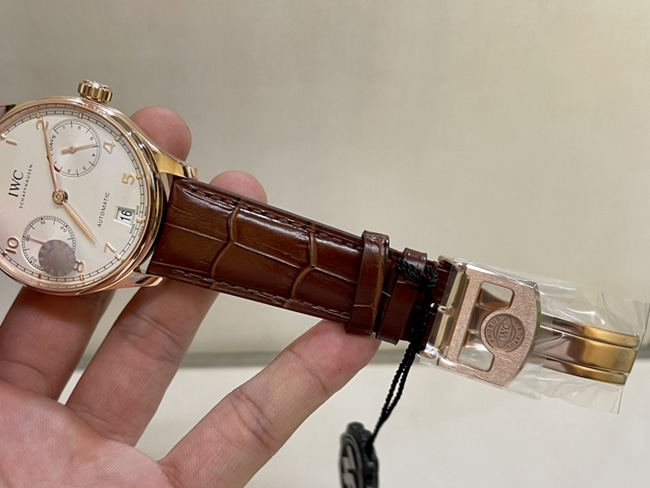 top-tier watch IWC men's white dial brown belt Portuguese 7 series natural diamond automatic movementleather strap watch clasp picture