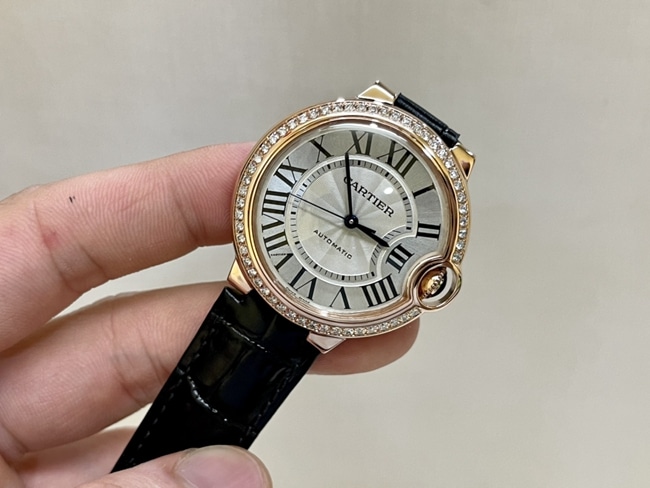 top-tier watch Cartier men's white dial black belt 18Krose gold South African real diamond leather strap mechanical watch front view