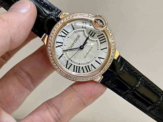 top-tier watch Cartier men's white dial black belt 18Krose gold South African real diamond leather strap mechanical watch front view