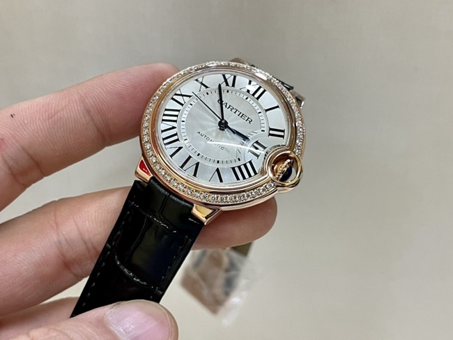top-tier watch Cartier men's white dial black belt 18Krose gold South African real diamond leather strap mechanical watch front view