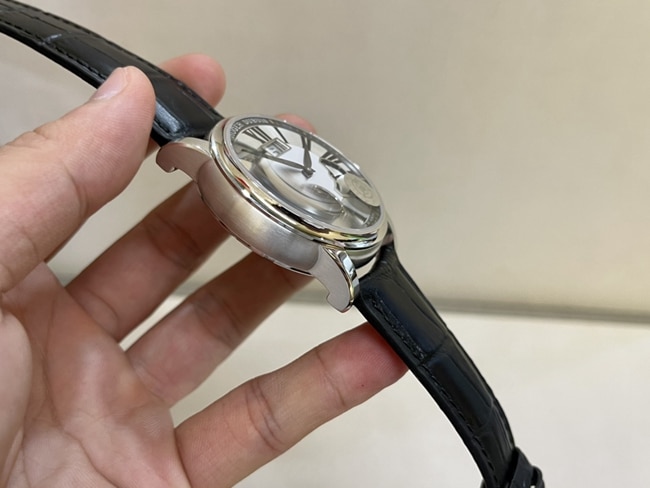 top-tier watch Roger Dubuis men's white dial black belt 18kwhite goldtourbillon mechanical leather strap watch detail shots