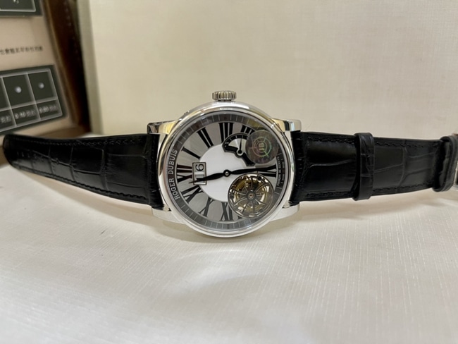 Top-tier watch Roger Dubuis men's white dial black belt 18kwhite goldtourbillon mechanical leather strap watch front view