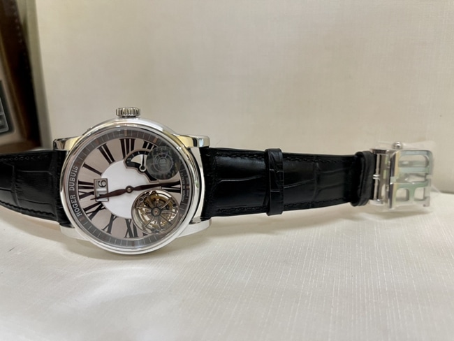 Top-tier watch Roger Dubuis men's white dial black belt 18kwhite goldtourbillon mechanical leather strap watch front view
