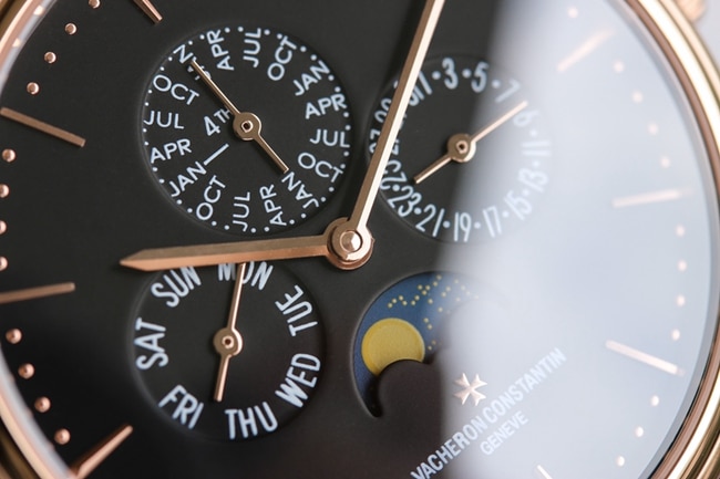 top-tier watch Vacheron Constantin men's white dial heritage series perpetual calendar multifunctional mechanical leather strap watch detail shots