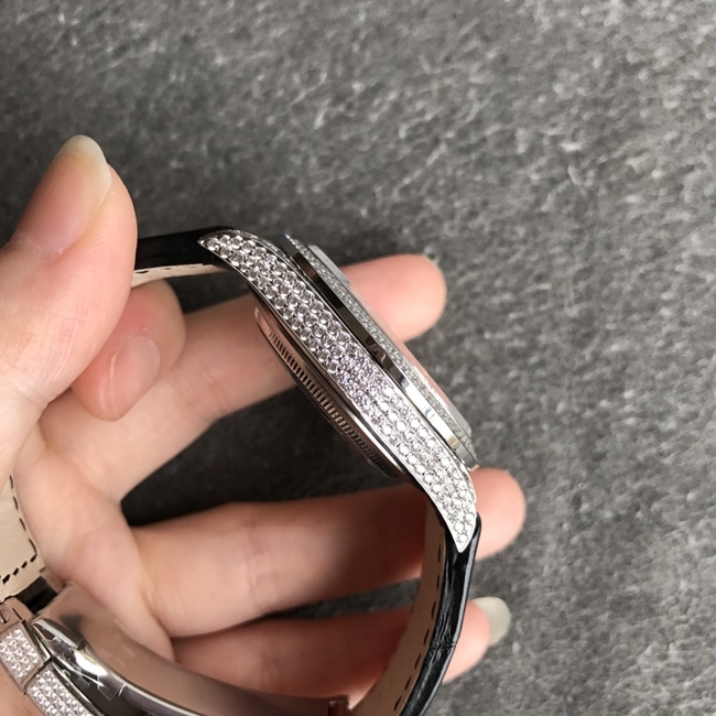 top-tier watch Rolex men's gray plate black belt log series baby's breath automatic movement crocodile leather strap watch side view