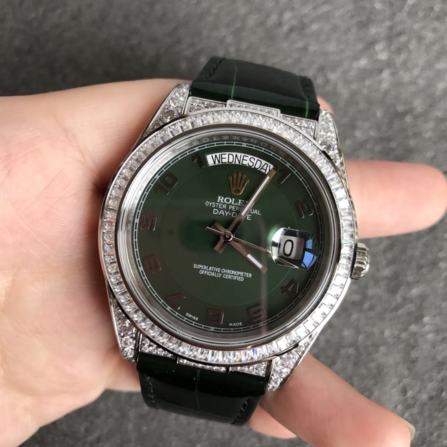 Top-tier watch Rolex men's green dial black belt Datejust series fully automatic movementleather strap watch front view