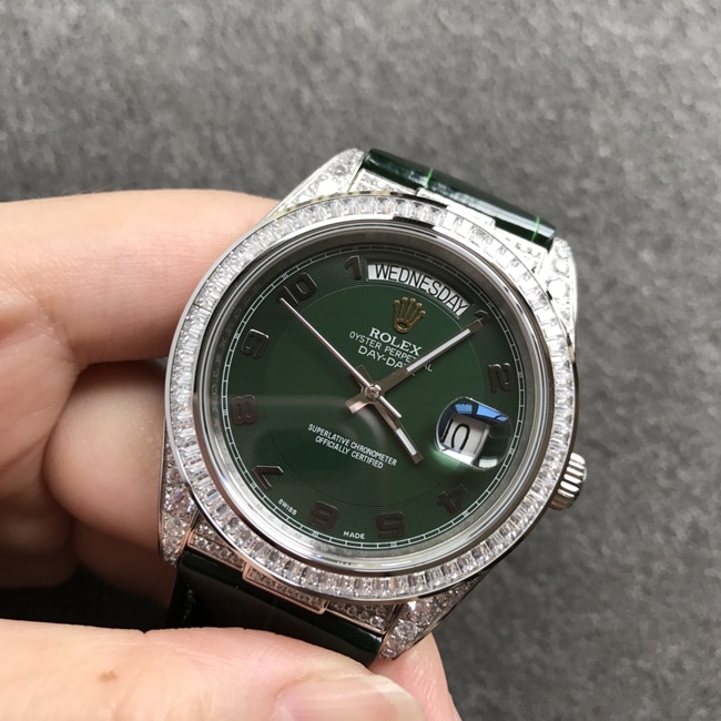 Top-tier watch Rolex men's green dial black belt Datejust series fully automatic movementleather strap watch front view