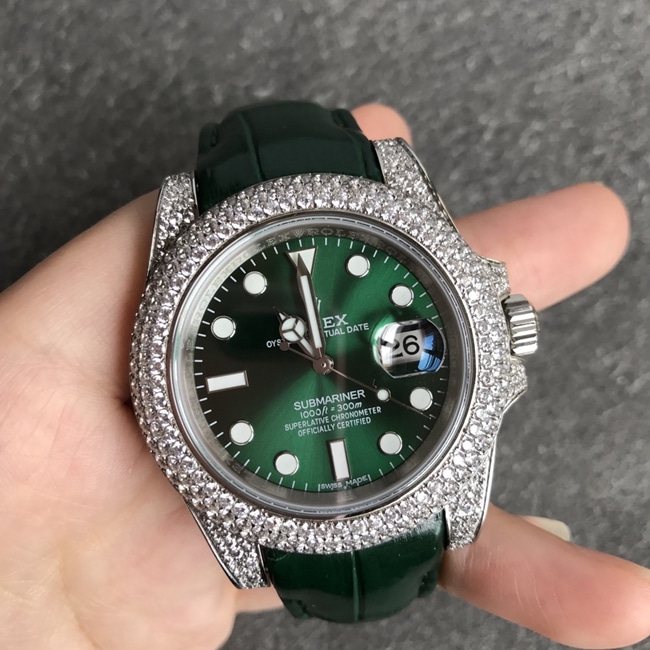 top-tier watch Rolex men's green dial green strap fully automatic movement Submariner series leather strap watch front view