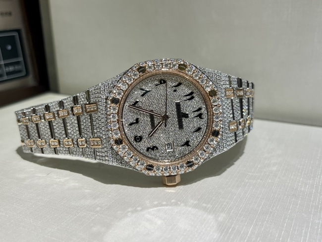 top-tier watch Audemars Piguet men's gray plate steel bracelet watch front view
