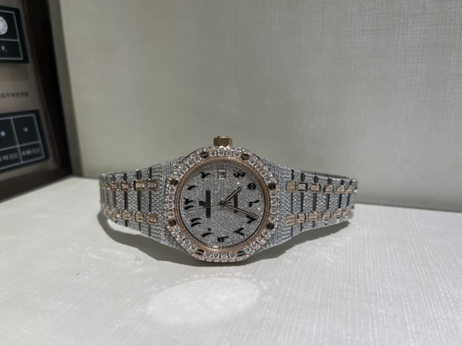 top-tier watch Audemars Piguet men's gray plate steel bracelet watch front view