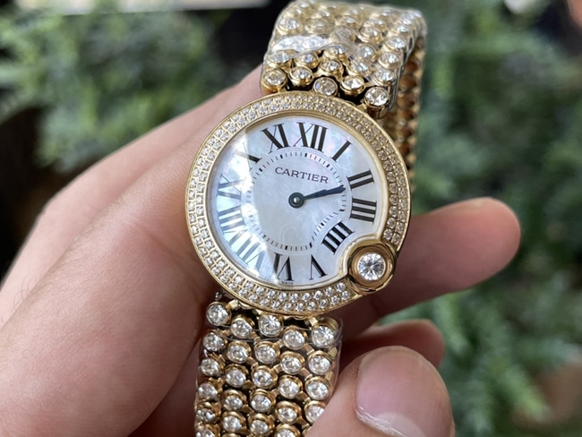 top-tier replicahigh-quality watch Cartier women's white dialsteel braceletBallon Blanc de Cartier series quartz watch front view