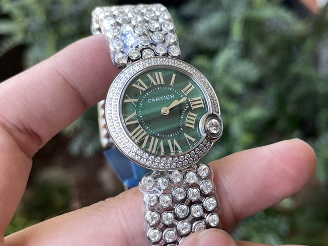 top-tier watch Cartier women's green dialsteel braceletquartz blue balloon series watch front view