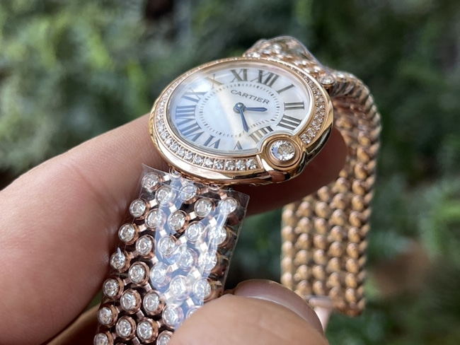 top-tier replicasuper watch Cartier women's white dialquartz blue balloon series steel bracelet watch front view