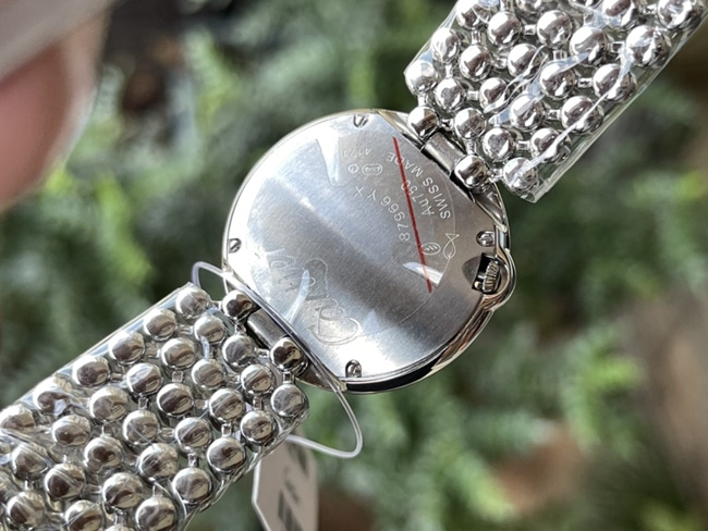 top-tier replicasuper watch Cartier women's white dialsteel bracelet blue balloon series quartz watch back cover picture