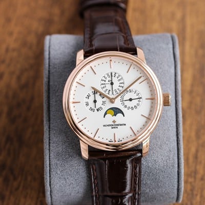 Front view of the old Vacheron Constantin series 47192/000R-9352 watch