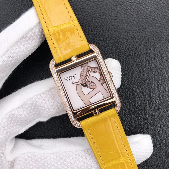 YF factory top-tier watch Hermès black dial black belt quartz crocodile leather strap watch clasp picture front view