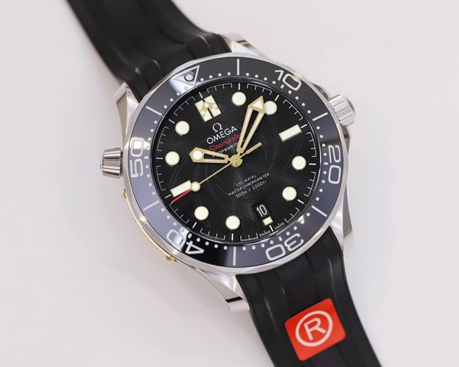 OR factory top-tier watch Omegablack dialrubber strapSeamaster series 42mm watch front view