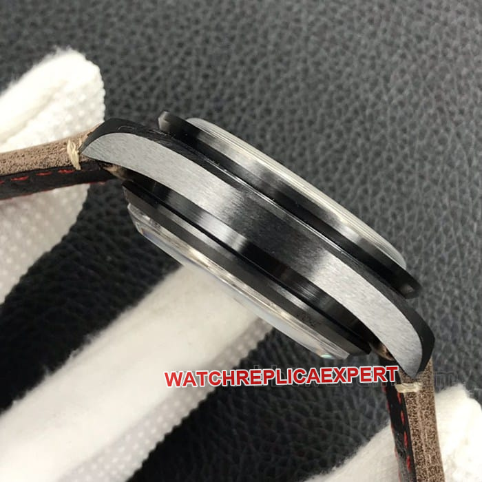 OM Factorytop-tier Dark Side of the Moon Omega Speedmaster men's ceramictop-tier watch 9300movement crazy horse leather side view