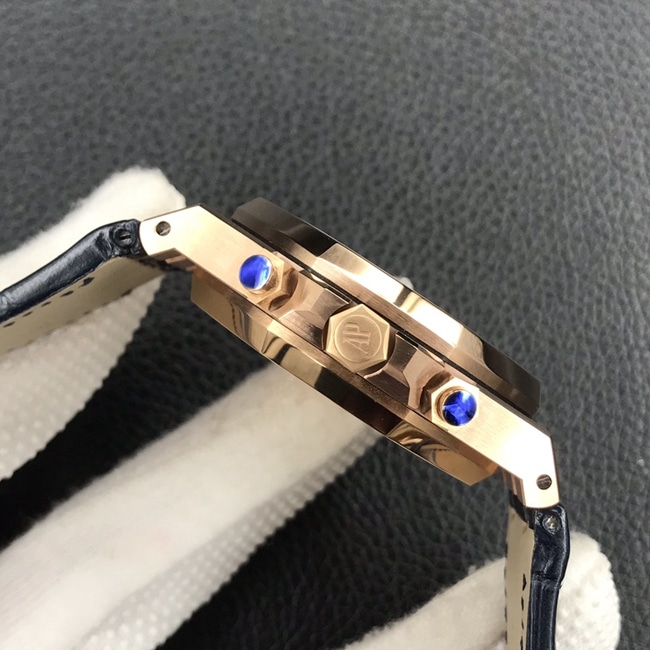 OM Factorytop-tier watch Audemars Piguet Royal Oak men's blue dial26331chronograph series automatic movementleather strap watch side view