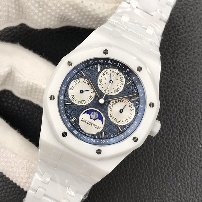 top-tier watch Audemars PiguetRoyal Oak series men's blue dialautomatic movementrubber strap watch front view