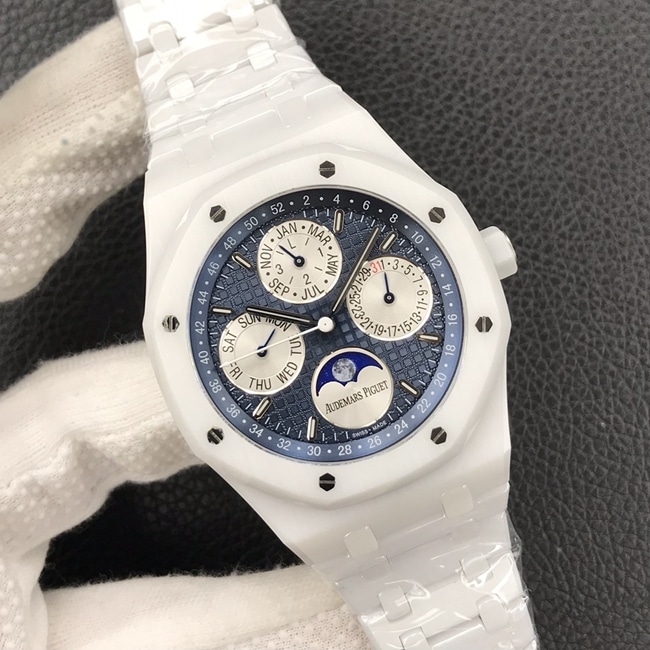 top-tier watch Audemars PiguetRoyal Oak series men's blue dialautomatic movementrubber strap watch front view
