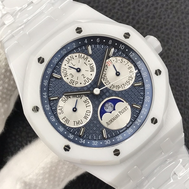 top-tier watch Audemars PiguetRoyal Oak series men's blue dialautomatic movementrubber strap watch front view