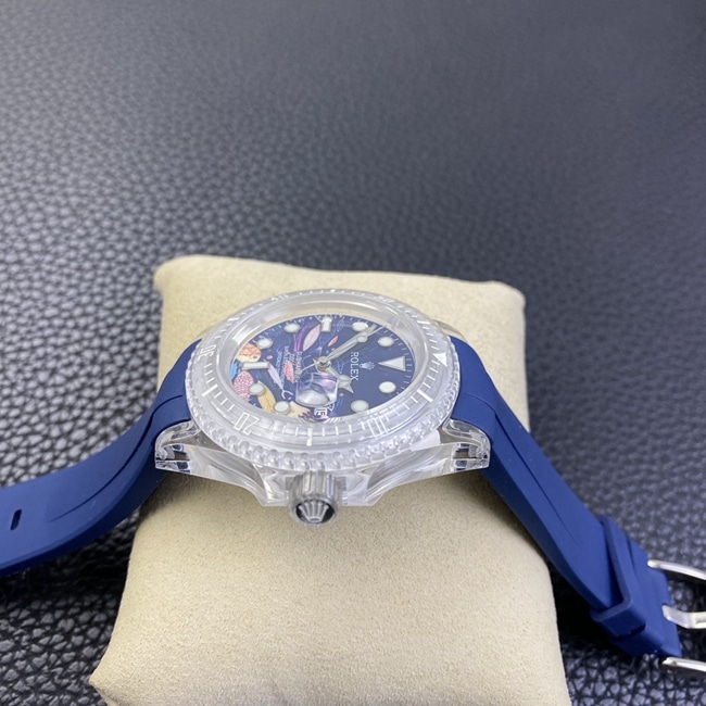 top-tier watch Rolex men's blue dialrubber strapautomatic movement watch side view