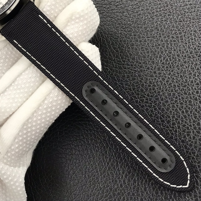 OM Factorytop-tier replicaOmega Snoopy V2 upgraded version men's white dial nylon strap automatic movement watch leather strap picture