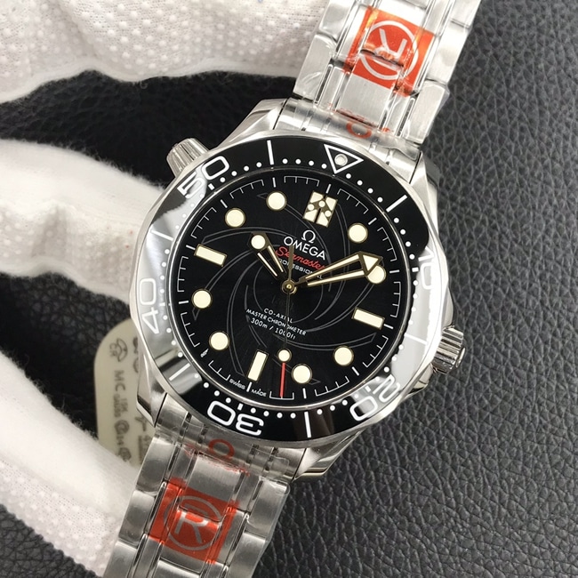 OR factory top-tier replicaOmega men's black dialsteel braceletSeamaster 300m automatic movement watch front view
